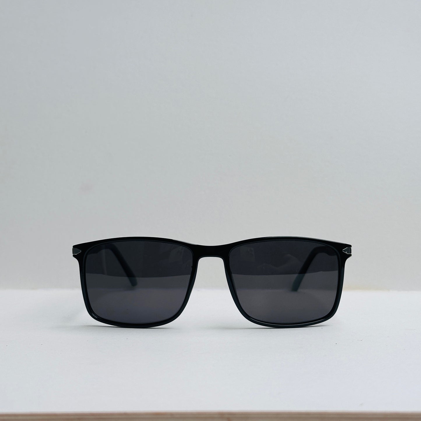 Tomhardee Personal Square Wafer Black Shades