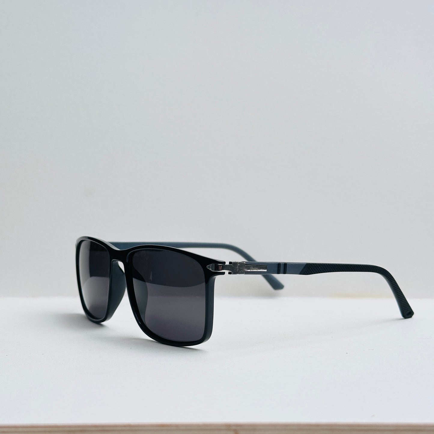 Tomhardee Personal Square Wafer Black Shades