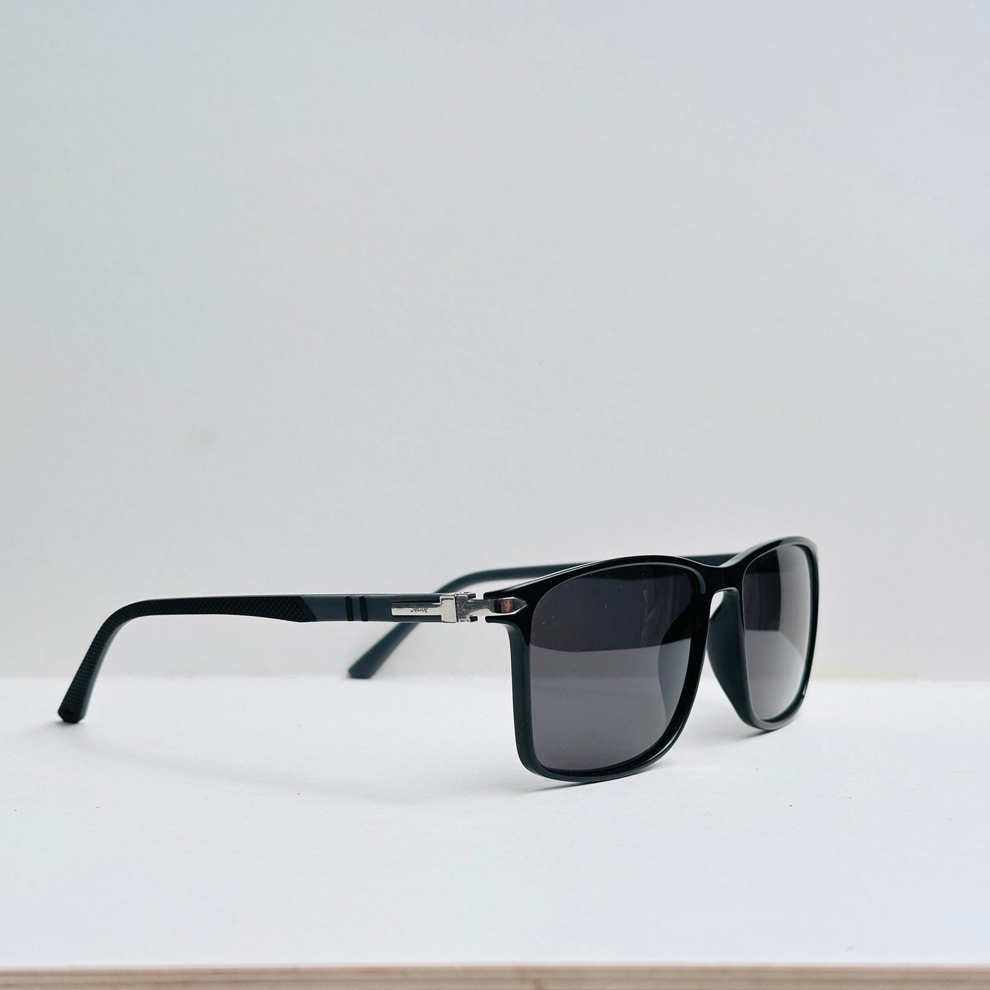 Tomhardee Personal Square Wafer Black Shades