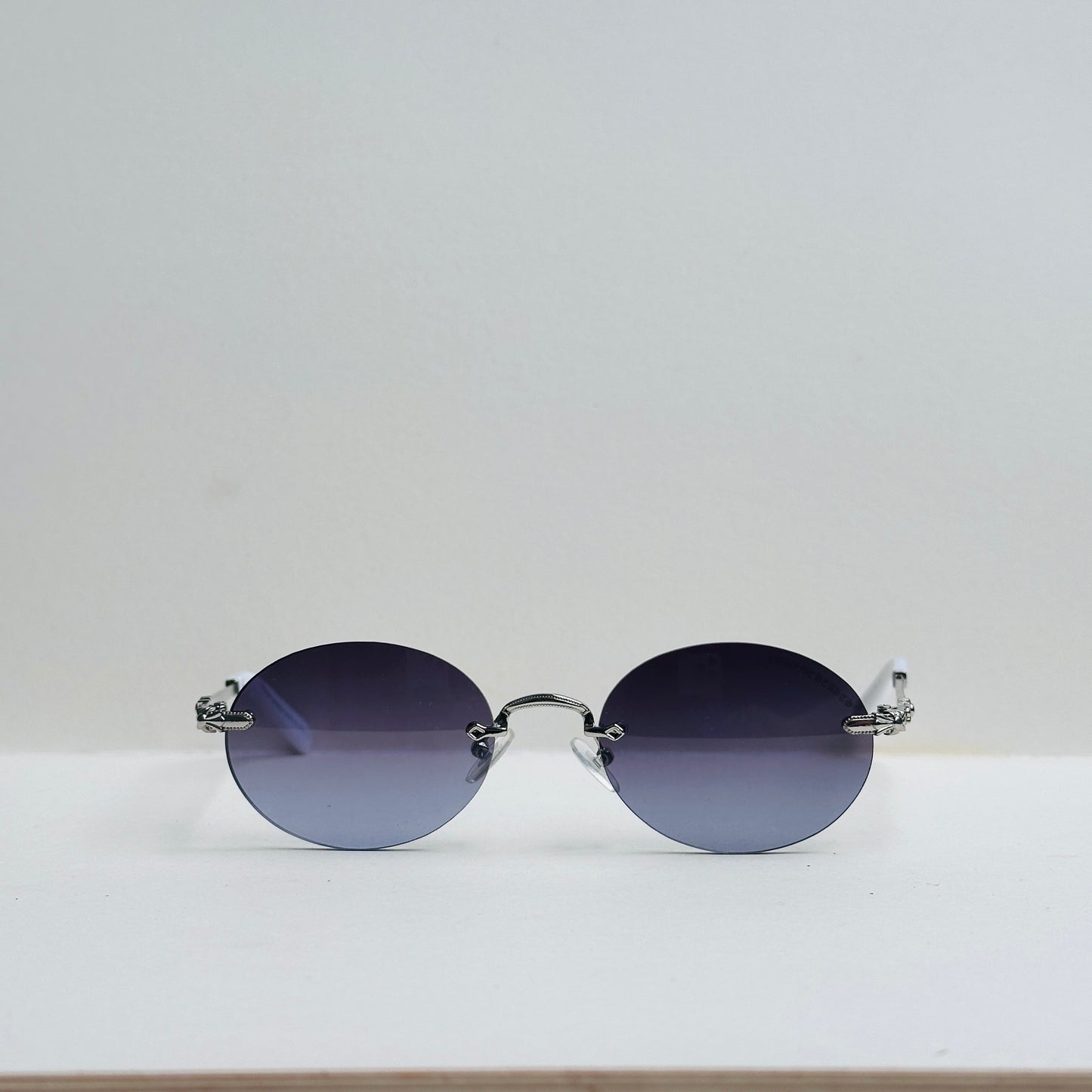 TomHardee Rimless Oval Black-Shaded Sunglasses with Silver-Crafted Temples