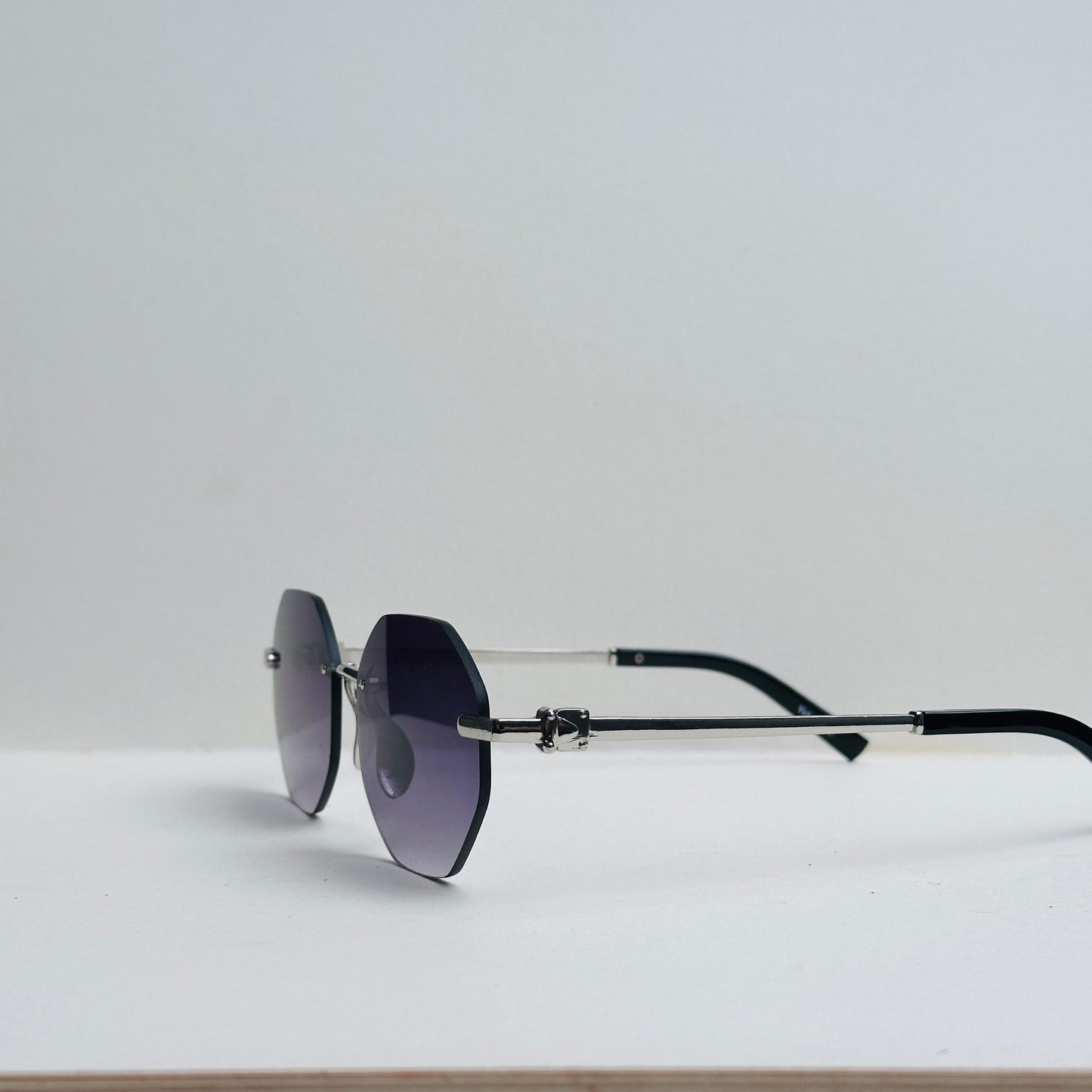 TomHardee Rectangular Black with Grey Metallic Temples