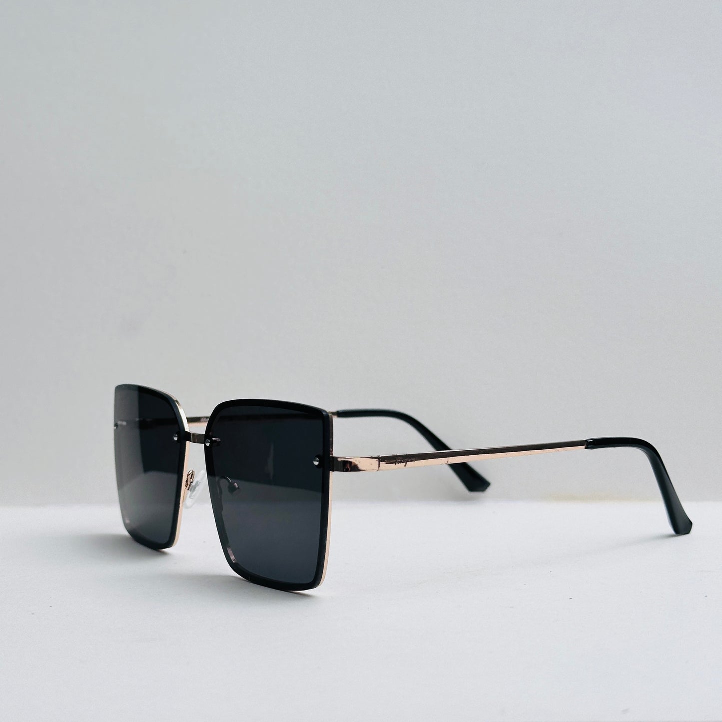 TomHardee Rimless Black Shade Cat-Eye Sunglasses