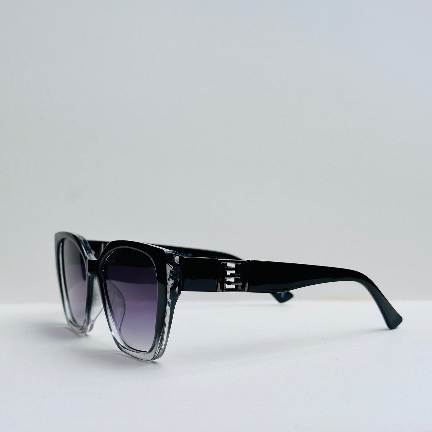 TomHardee Rectangular Black Double-Shaded Sunglasses