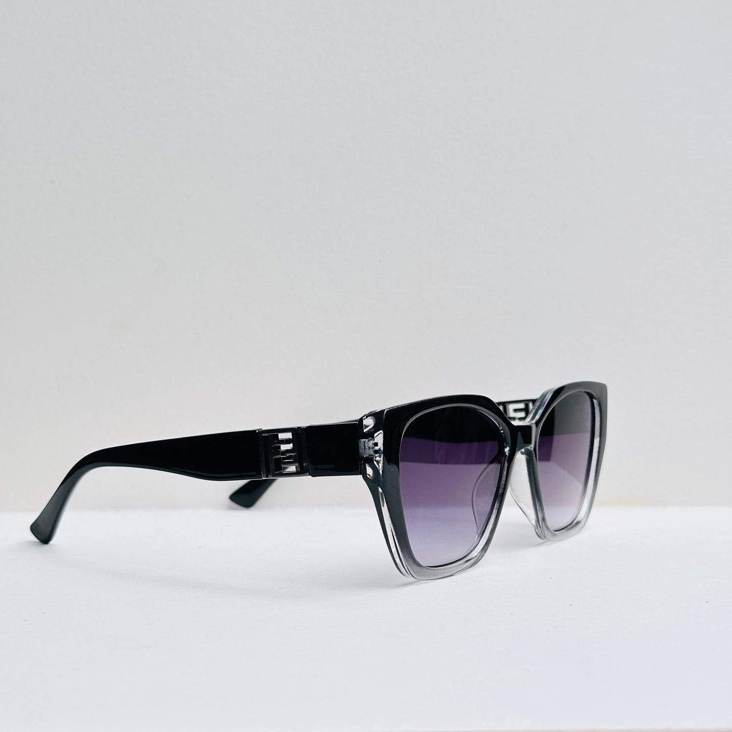 TomHardee Rectangular Black Double-Shaded Sunglasses
