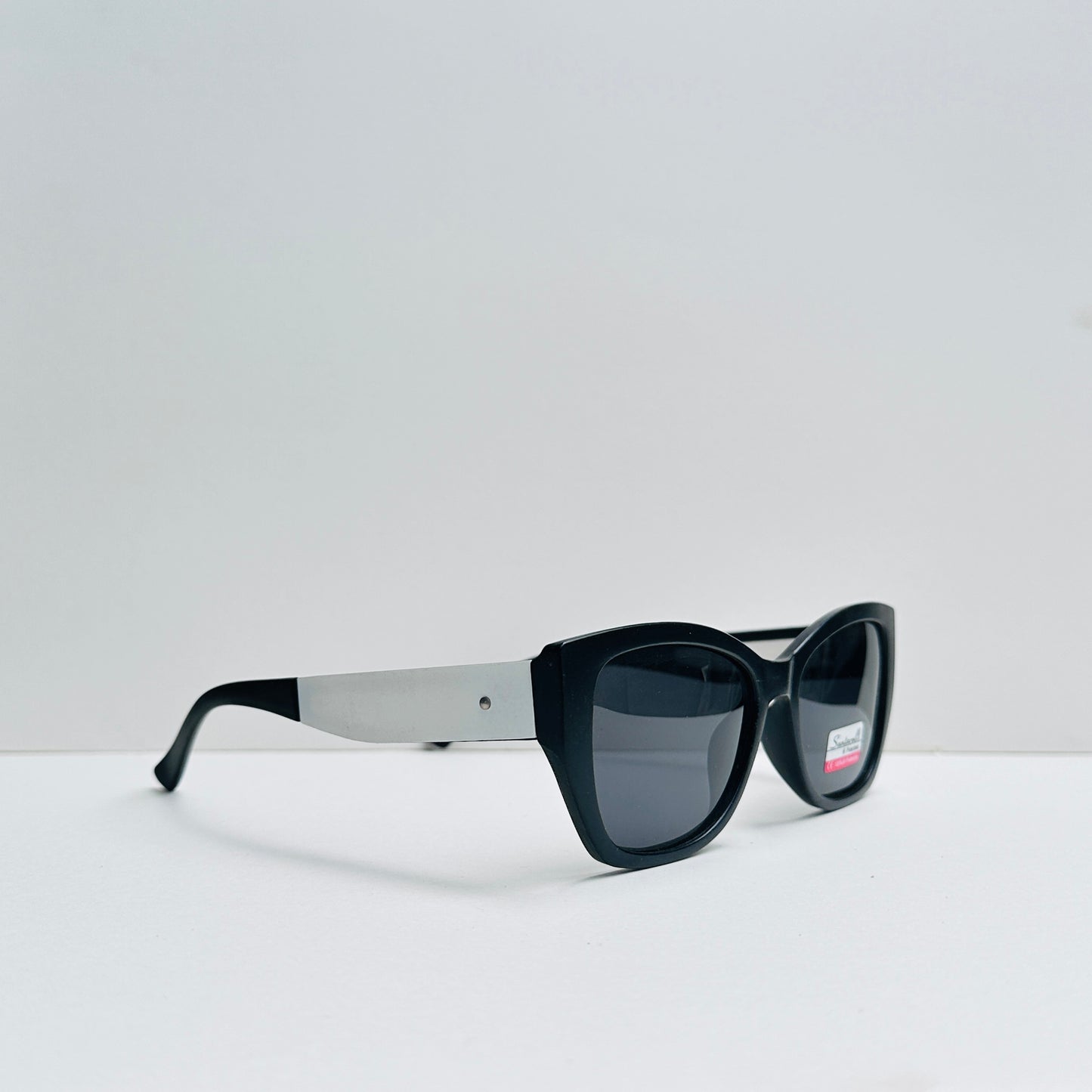 TomHardee Cat-Eye Black Sunglasses with White Sticks & Stone Detailing