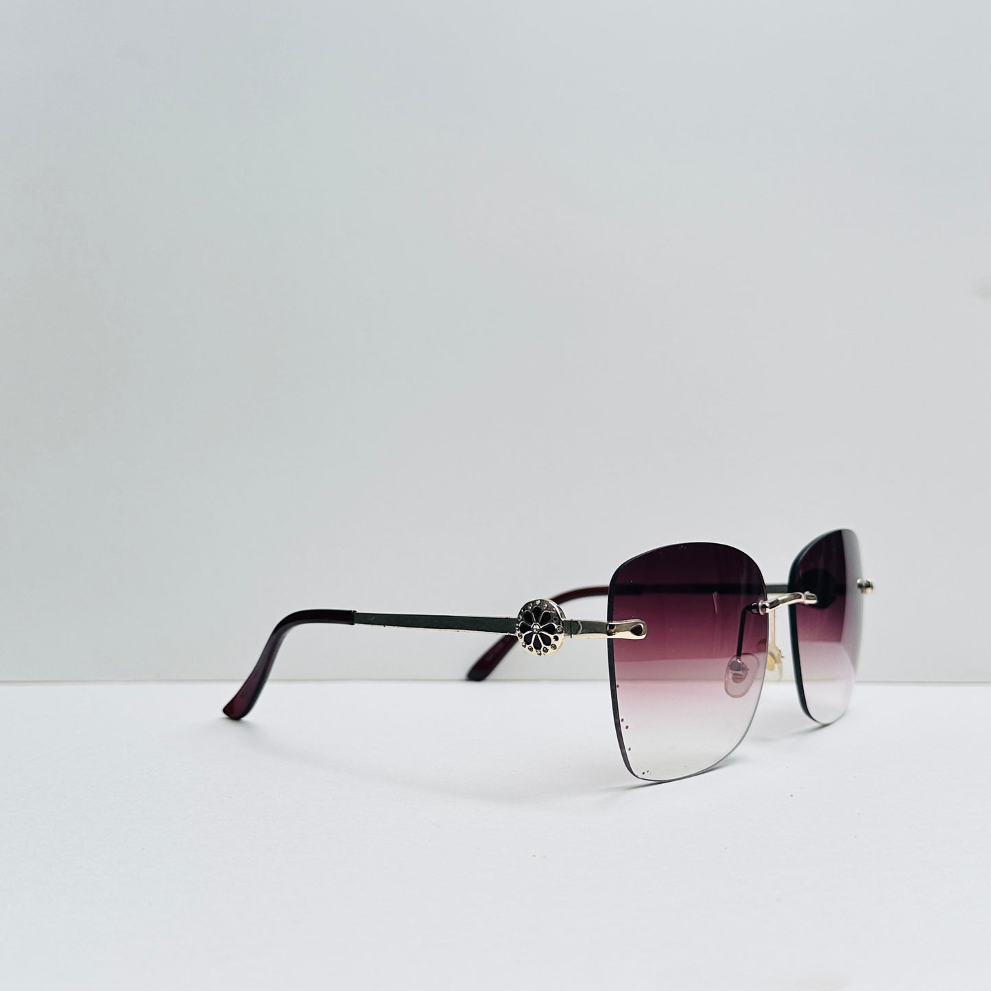 TomHardee Oval Double-Shaded Sunglasses with Stonework stick