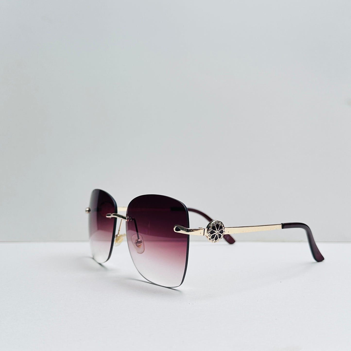 TomHardee Oval Double-Shaded Sunglasses with Stonework stick