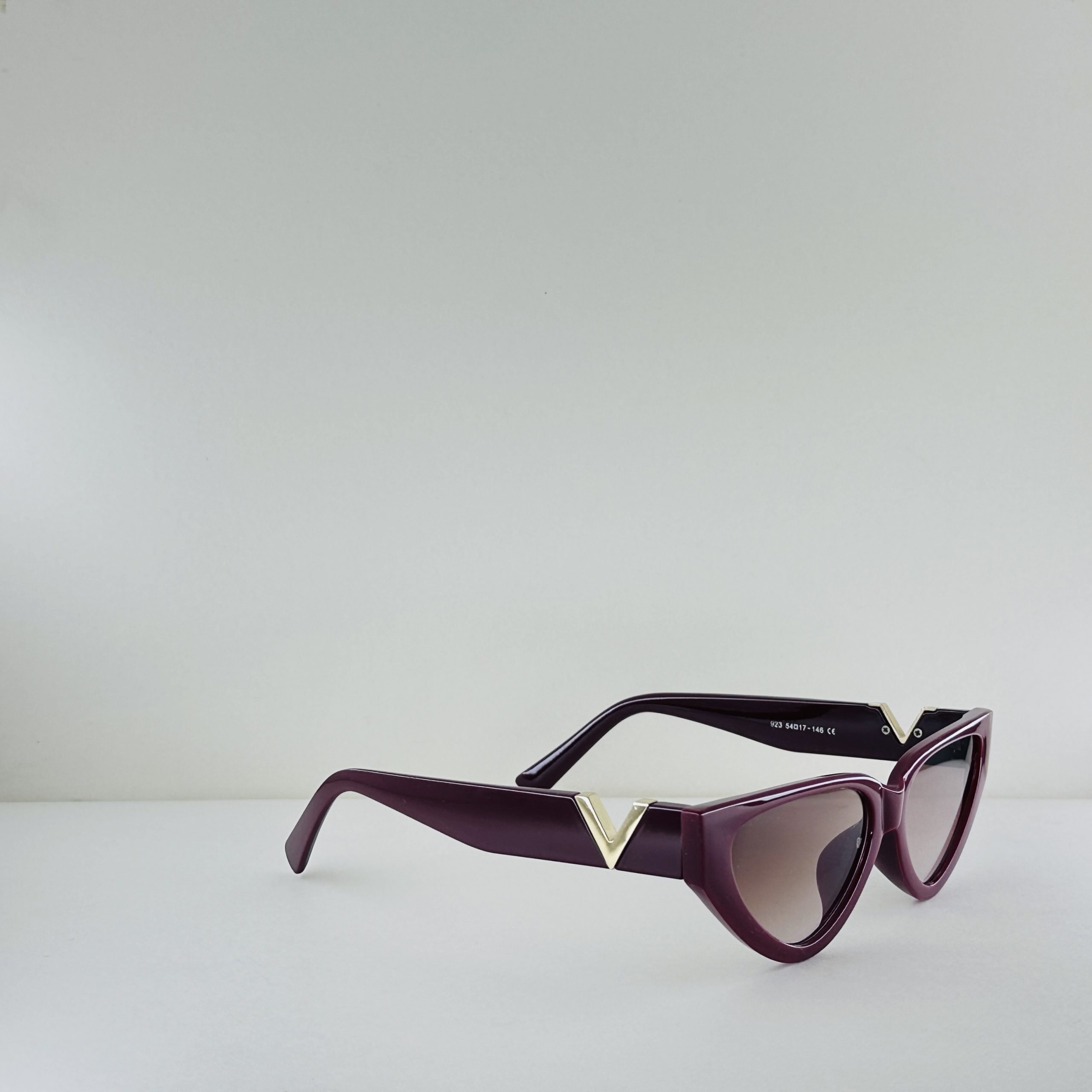 Valentino Garavani – V-Logo Plum Cat-Eye Sunglasses - Image 3