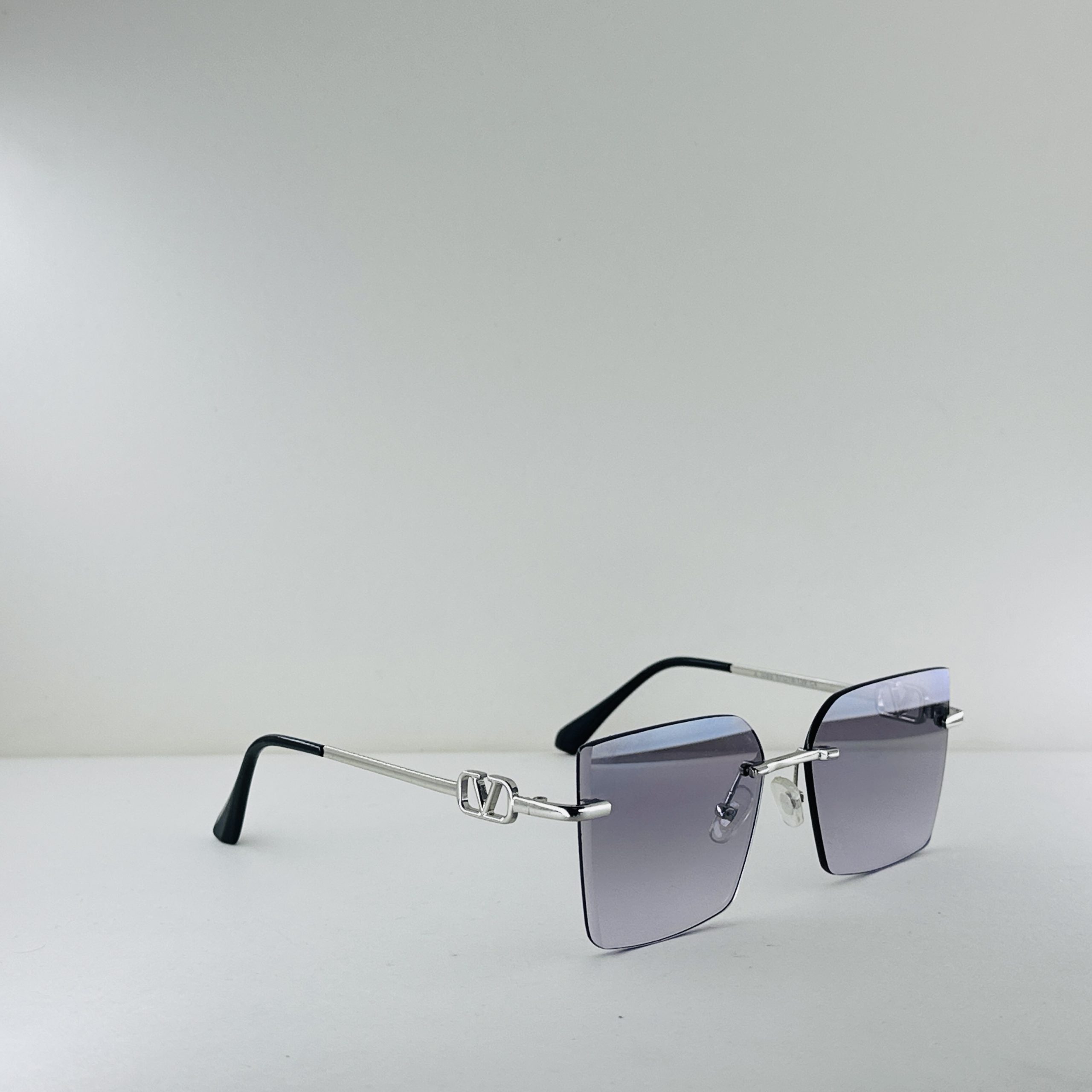 Valentino – Rimless V-Logo Gradient Sunglasses - Image 3